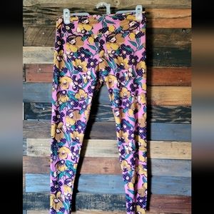LuLaRoe's Floral Leggings size Tall & Curvy (12-18)